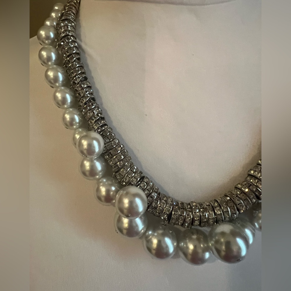 Cache’ statement pearls Necklace - Picture 5 of 9